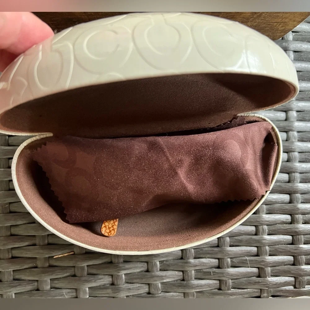 Coach sunglasses with white coach case and wipe cloth. No prescription